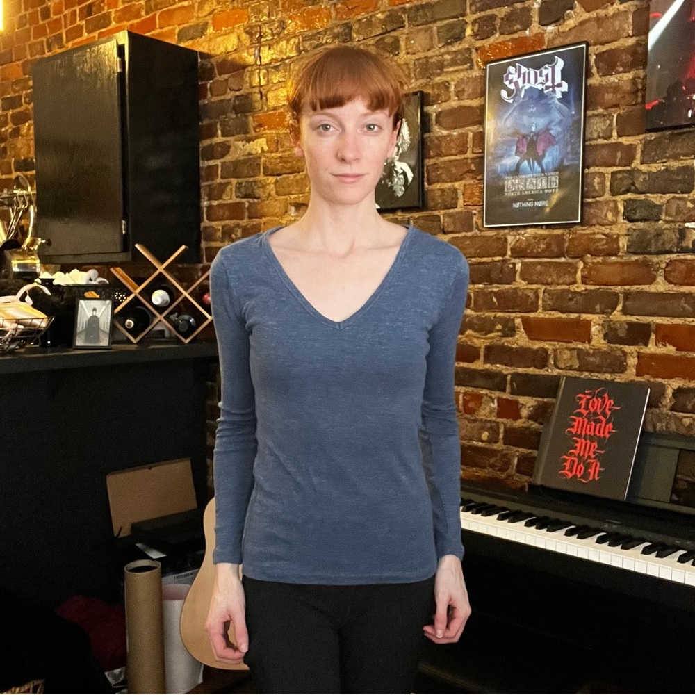 GAP blue v-neck long sleeve top XS